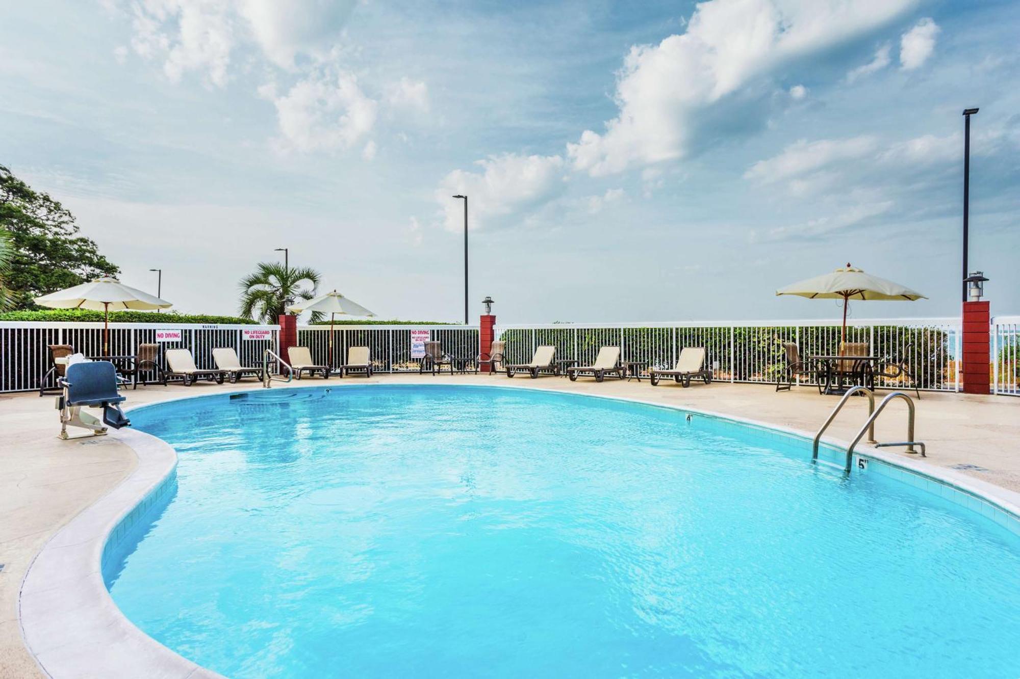 Hampton Inn Morehead City Buitenkant foto